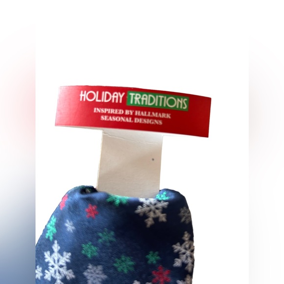 HOLIDAY TRADITIONS men’s snowflakes holiday winter Christmas pattern tie NWT - Picture 3 of 4